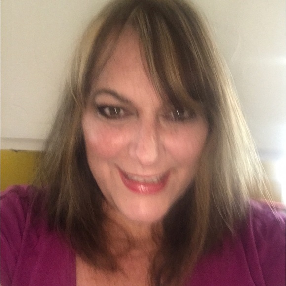 Profile Picture of Kim Hoskins (@kimhoskins) on Poshmark