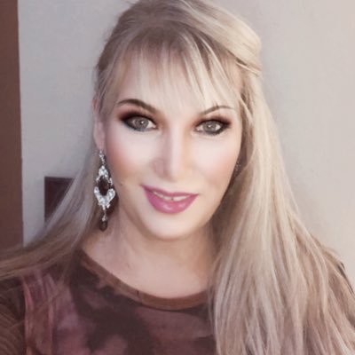 Profile Picture of Angela Welch (@angie_welch) on Twitter