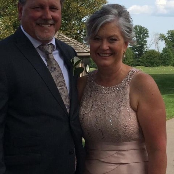 Profile Picture of Carolynn Bertens (@carolynnbertens) on Poshmark