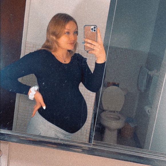 Profile Picture of Zoe Perisho (@zoeirisann) on Poshmark