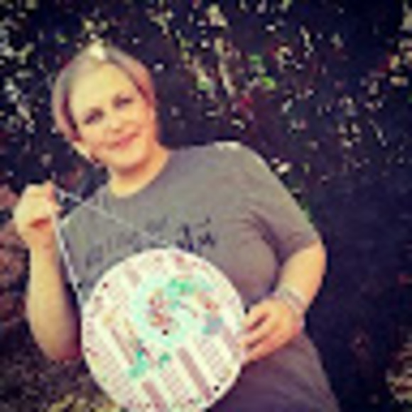 Profile Picture of Jennifer Fraunfelder (@jfraunfelder) on Poshmark