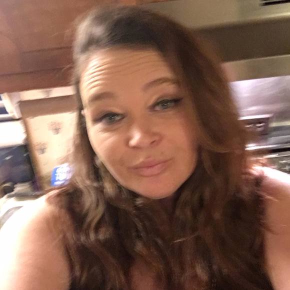 Profile Picture of Nikki Basinger (@nikkibasinger) on Poshmark