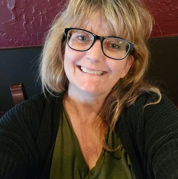 Profile Picture of Cindy Forler (@caf89) on Poshmark