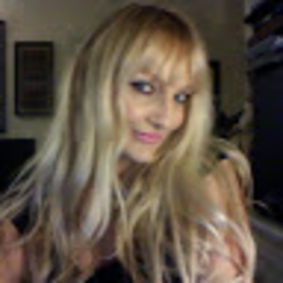 Profile Picture of Brandi Glitz (@bprescott628) on Poshmark