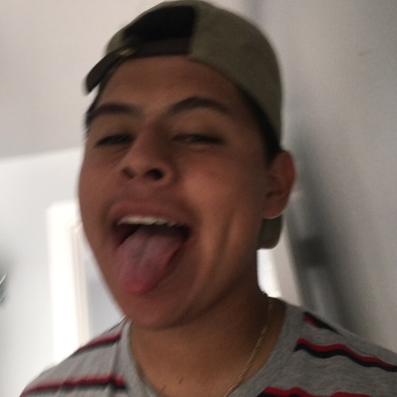 Profile Picture of Roberto Cuevas (@robe_20) on Poshmark