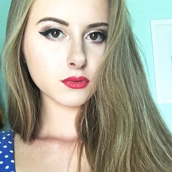 Alexis Calabria - Poshmark Profile Picture of Alexis Calabria (@alexiscierra99) on Poshmark