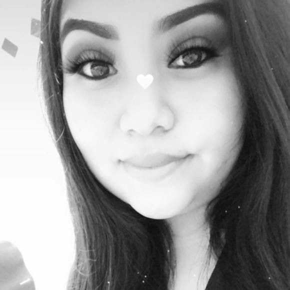 Profile Picture of Rachael Almarez (@grachael0316) on Poshmark