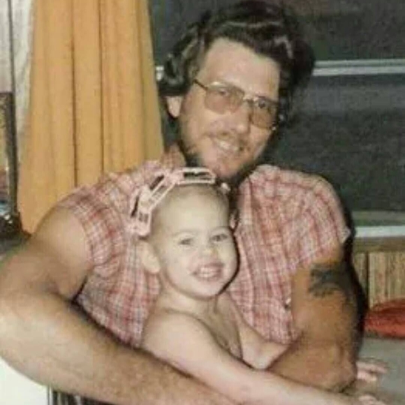 Profile Picture of Lisa Smith weinert (@malisaweinert) on Poshmark