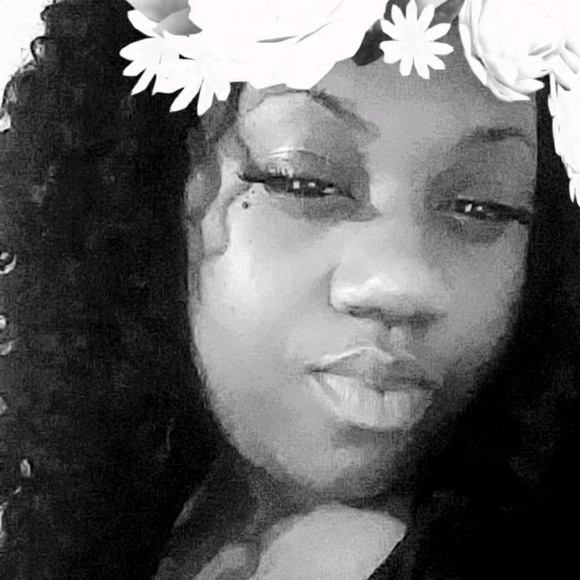 Profile Picture of Sherecec Blanks (@reece_cup) on Poshmark