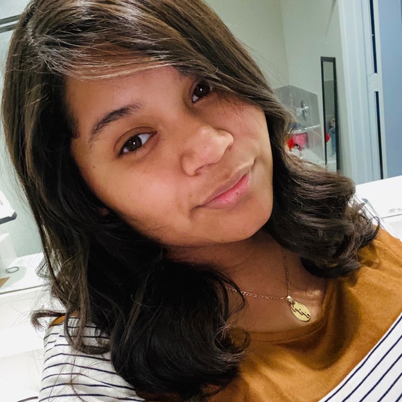 Profile Picture of Kimberly De hoyos (@rameam) on Poshmark