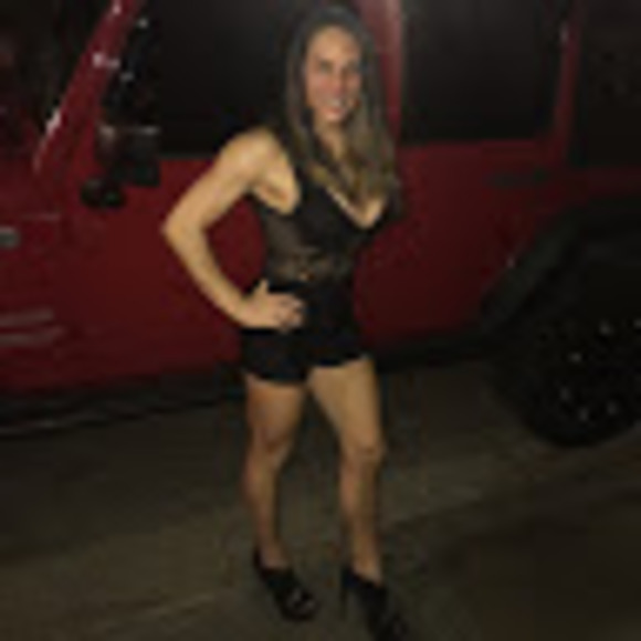 Profile Photo of Lisa Castor (@lisa_castor) on Poshmark