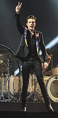 Profile Picture of Brandon Flowers discographyon Wikipedia