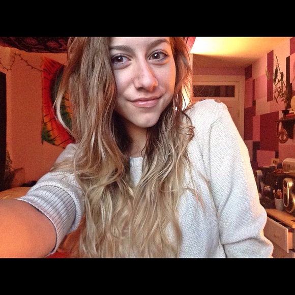 Profile Picture of Cayla Gassert (@caylagassert) on Poshmark