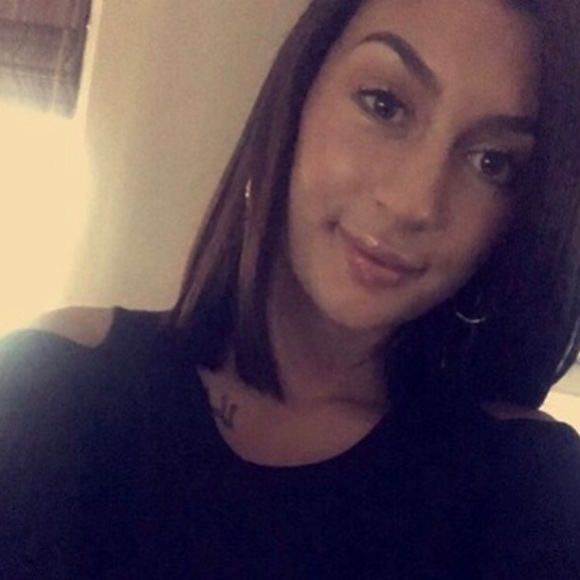 Mary Mendola - Poshmark Profile Picture of Mary Mendola (@mary_mendola) on Poshmark