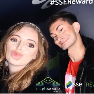 Profile Picture of Alex  🌞 (@_violet_stars_) on Twitter