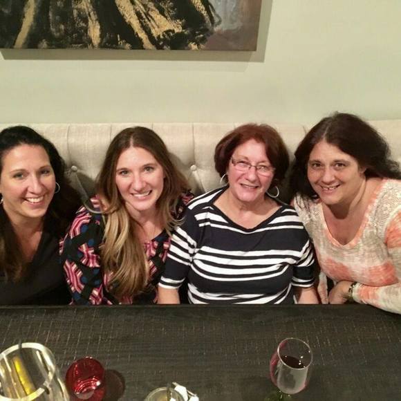 Profile Picture of Janalynn Patraw (@janpatraw) on Poshmark