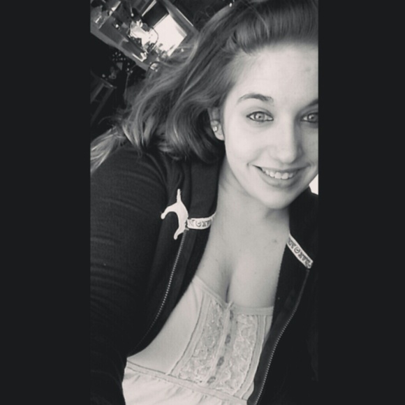 Profile Picture of Patricia Pascale (@trishh13) on Poshmark