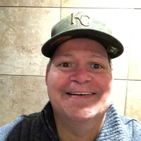 Profile Picture of Larry Luper (@larry_luper) on Poshmark