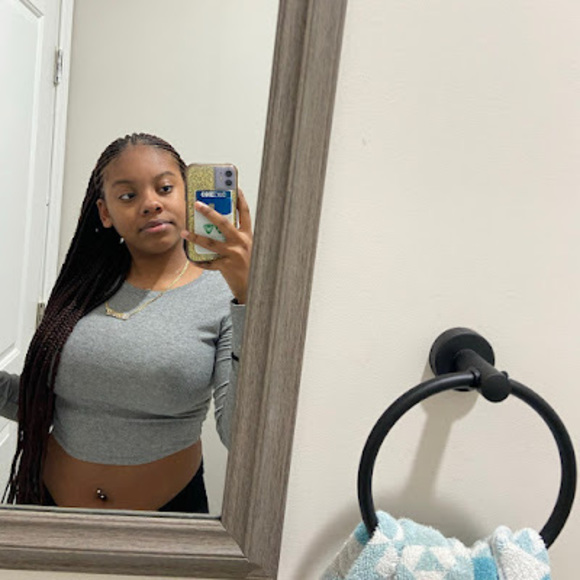 Profile Picture of Riyadh Heusner (@rnheusner) on Poshmark