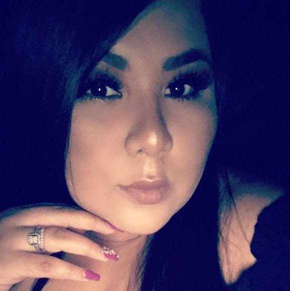 Profile Picture of Alice Flores (@ayflores) on Poshmark