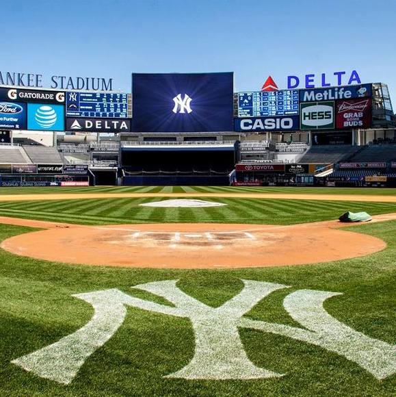 Profile Picture of Andy Thomas (@anhuber) on Poshmark