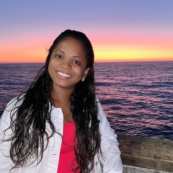Profile Picture of Erika Spindola (@eflspindola) on Poshmark