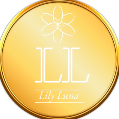 Profile Picture of Lily Luna (@lilylunauk) on Twitter