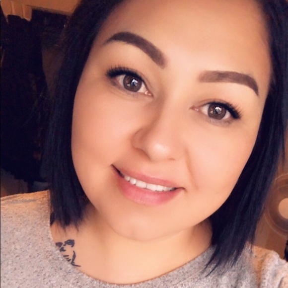 Profile Picture of Chelsea Moberly (@cmobes) on Poshmark