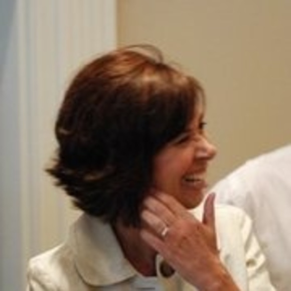 Profile Picture of Philomena Jackson (@doiq) on Poshmark