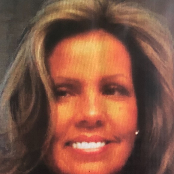 Profile Picture of Valorie Neeley (@vlneeley1) on Poshmark