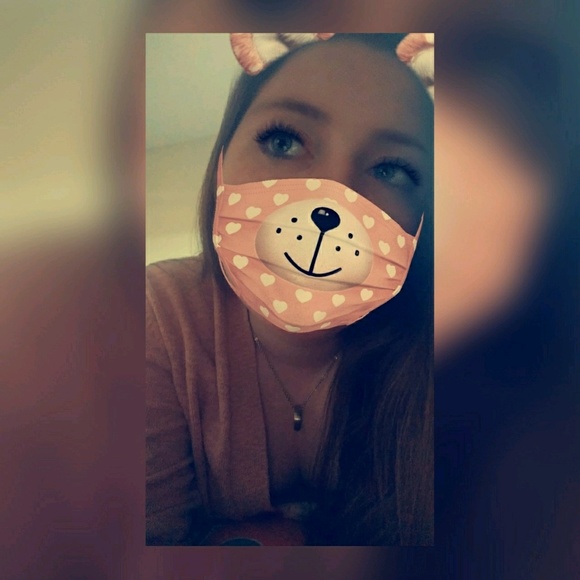 Profile Picture of Lexi Cornell (@lexicornell) on Poshmark