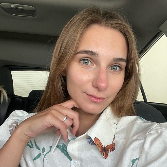 Profile Picture of Ekaterina Ufer (@ekaterinauf) on Poshmark