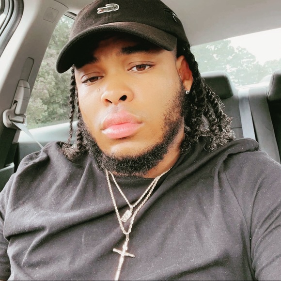 Profile Picture of Christopher Armstrong (@armstrong1592) on Poshmark