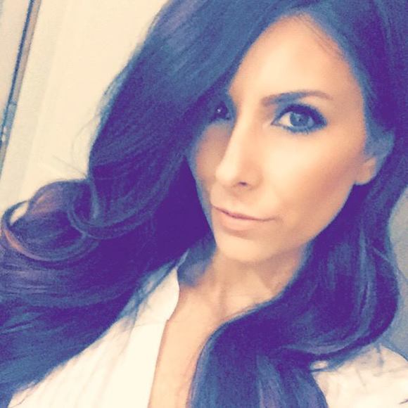 Profile Picture of Dana Batchelor (@dana_batchelor) on Poshmark
