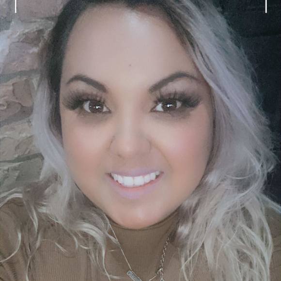 Profile Picture of Vanie Curlott (@vaniecurlott) on Poshmark