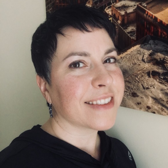 Profile Picture of Amy Dover (@mitsukai424) on Poshmark