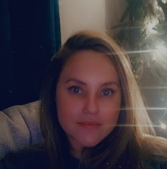 Profile Picture of Julia Clements (@jules198031) on Poshmark
