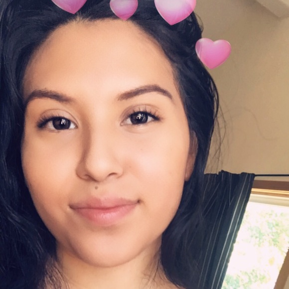 Profile Picture of Daisy Zamarron (@d_zamarron) on Poshmark