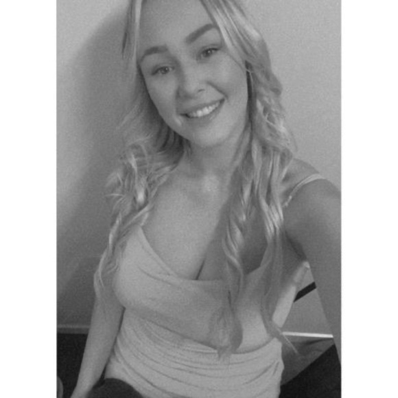 Profile Picture of Phoebe Bennett (@phoebebennett1) on Poshmark