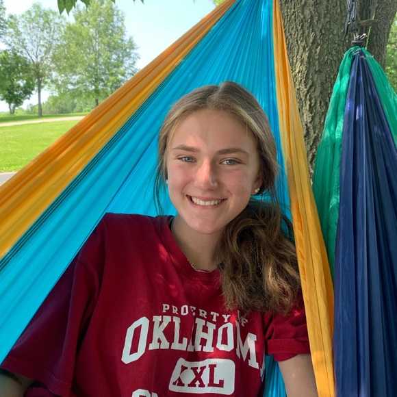 Profile Picture of Piper Hill (@pipermarie03) on Poshmark