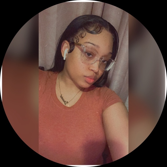 Profile Picture of Shantel Morris (@shantelmorri337) on Poshmark