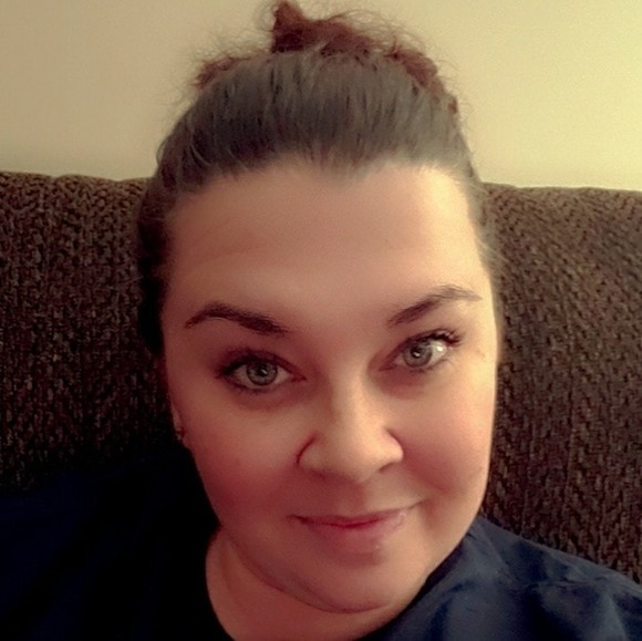 Profile Picture of Nikki Evitts (@aevitts0611) on Poshmark