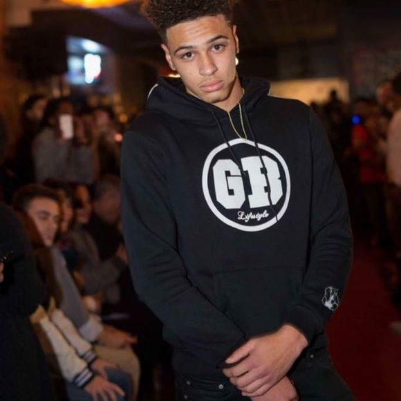 Profile Picture of Ian Wade (@ian3wadee) on Poshmark