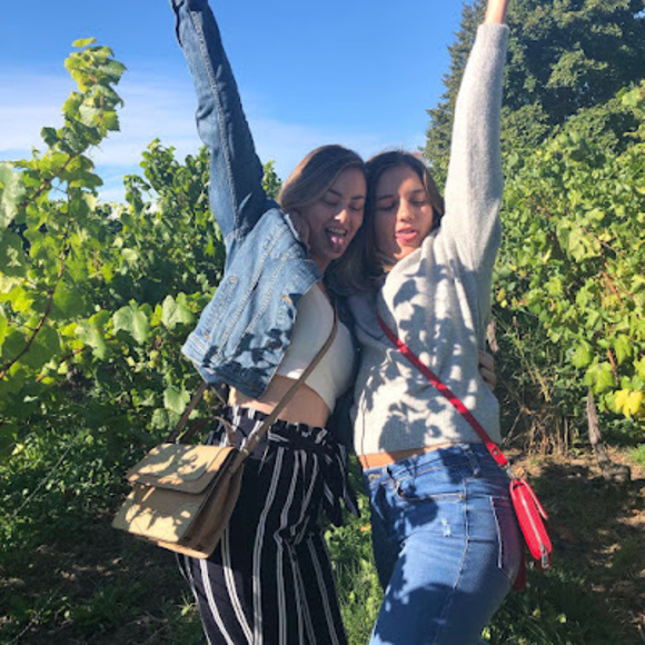 Profile Picture of Nicole Dureen (@nicoledureen) on Poshmark