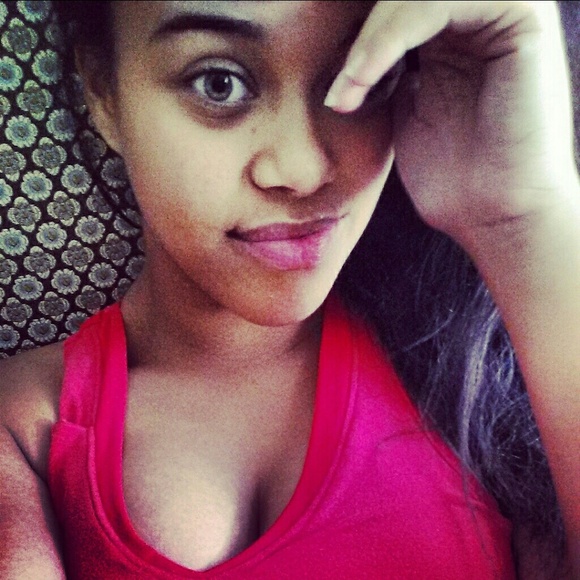 Profile Picture of Amber Mack (@ambermack13) on Poshmark