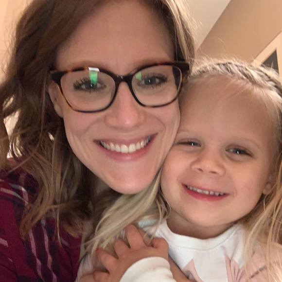 Profile Picture of Dana Siepert (@danasiepert) on Poshmark