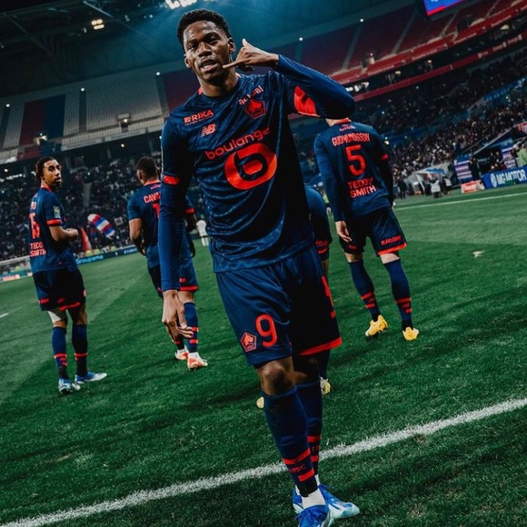 Profile Picture of Derick Gonzalez (@gderick835) on Poshmark