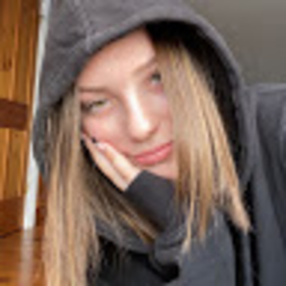 Profile Picture of Sam Schlegel (@samschl) on Poshmark