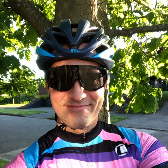 Profile Picture of Andrew Holloway (@andrewh206) on Poshmark