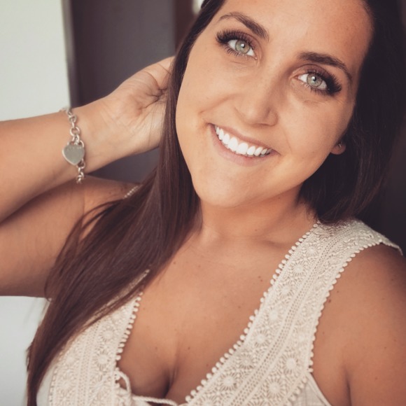 Profile Picture of Joelle Riley (@joelleriley) on Poshmark